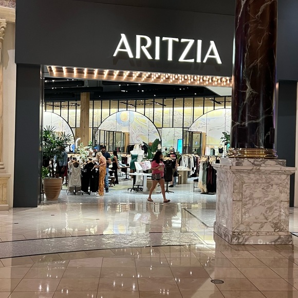 Las Vegas Aritzia - Picture 1 of 13